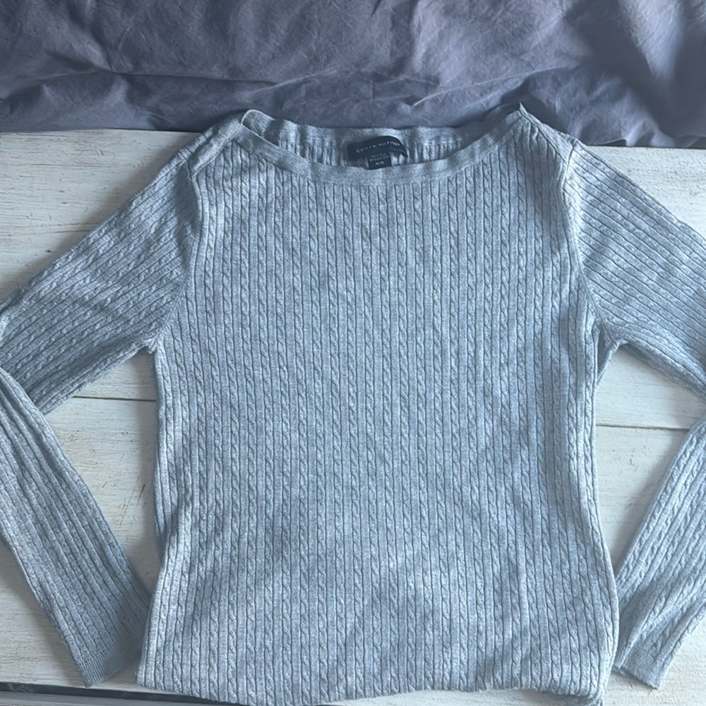 Tommy Hilfiger grey long sleeve scoop neck